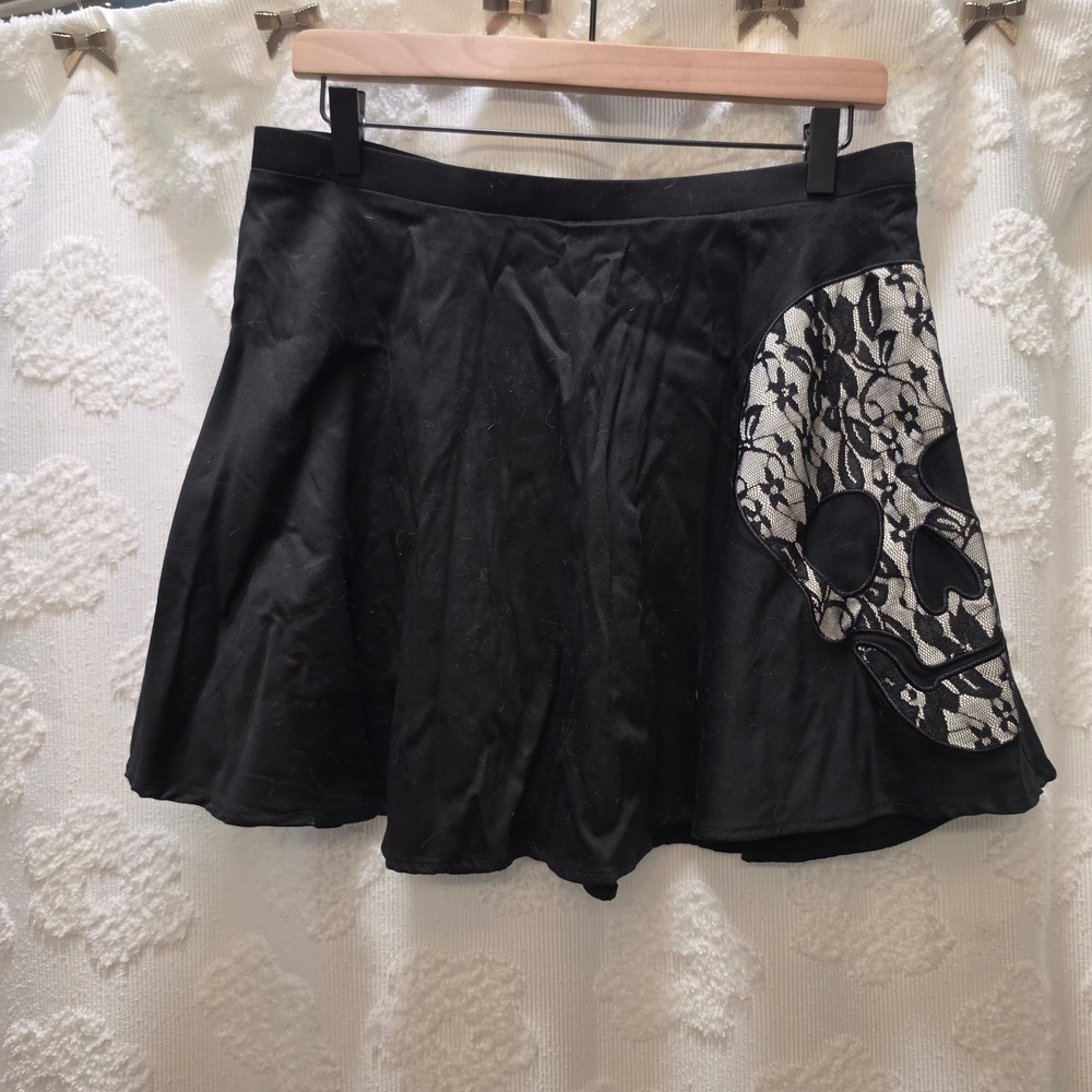Hot Topic Black Skater Mini Skirt‎ White Lace Skull Applique Goth Emo Large